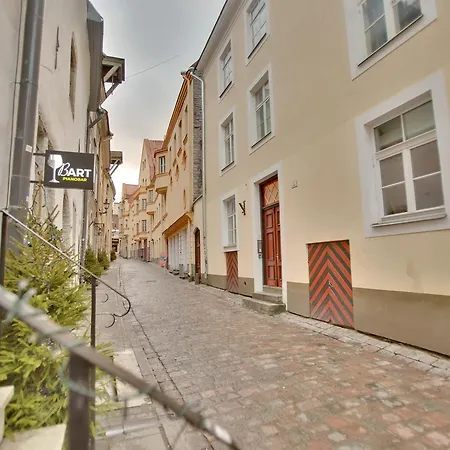Daily - Old Town Romantic * تالين